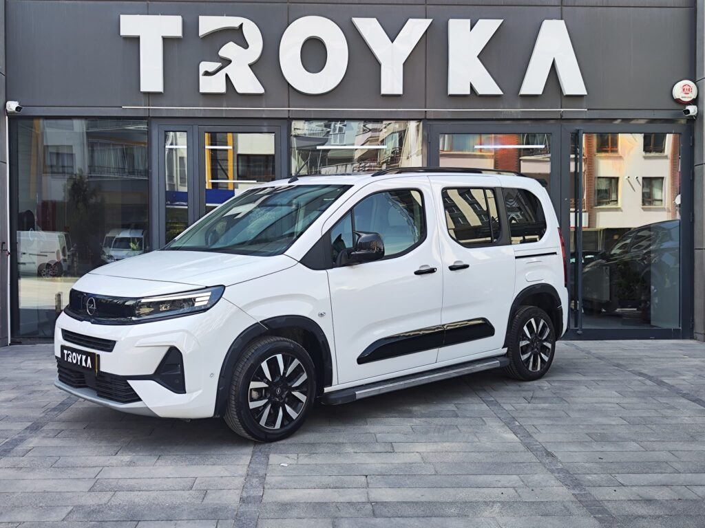 TROYKA’DAN 2025 OPEL COMBO 1.5 D ULTIMATE OTOMATİK K.K 12 TAKSİT